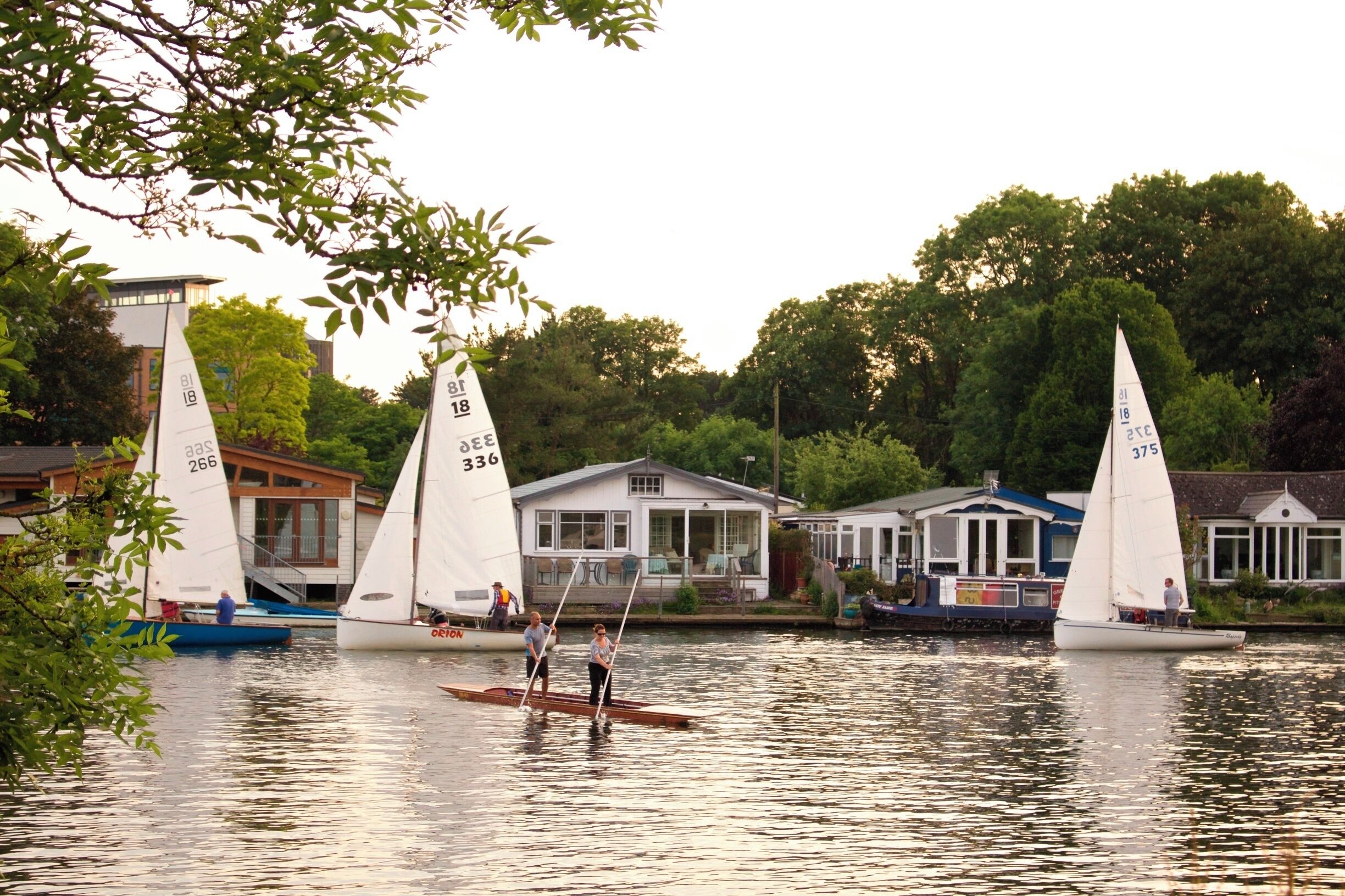 Sunset by the riverside, Kingston Upon Thames.
Kingston riverside is an oasis hidden away in Kingston-upon-Thames, and boasts amazing view of the river.
Take in the stunning views as you take a relaxing walk along the riverside path that gently meanders alongside the Thames.
#lovemytown