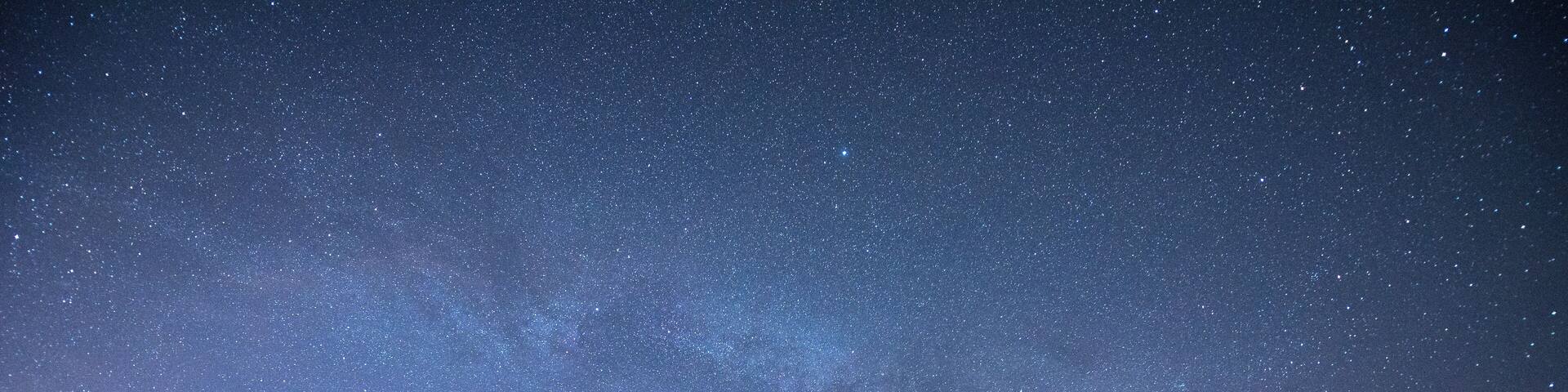 My first attempt at capturing the Milkyway, from the ruins of Castell Dinas Bran in Llangollen, North Wales (after a few test shots).
I'd love to explore the turquoise shores, clear night skies and bustling little streets of Crete, and of course the guidance that #BvS could offer!
#BvSCrete #castelldinasbran #llangollen #denbighshire #astrophotography #nightsky #milkyway #castleruins #astroselfie #photopills #northwales #visitwales #visitcymru #deevalley