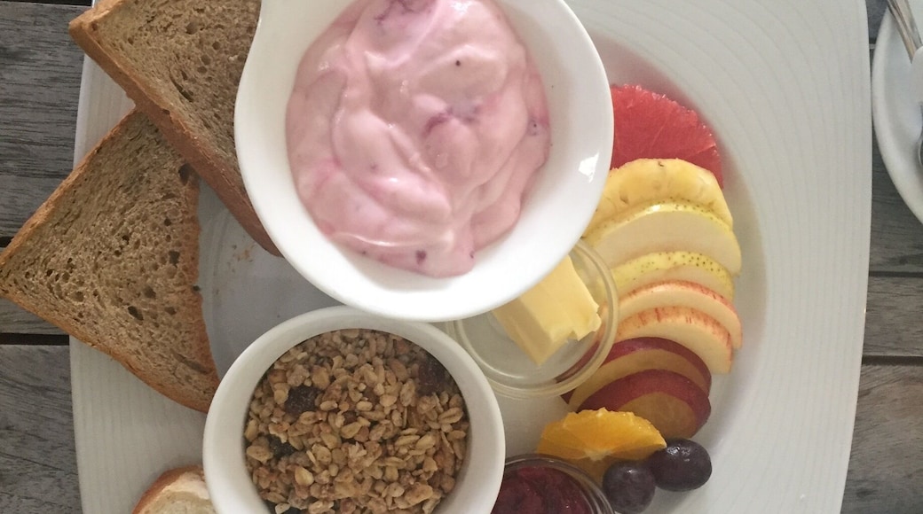 #FoodieFinds
Breakfast for the king !!