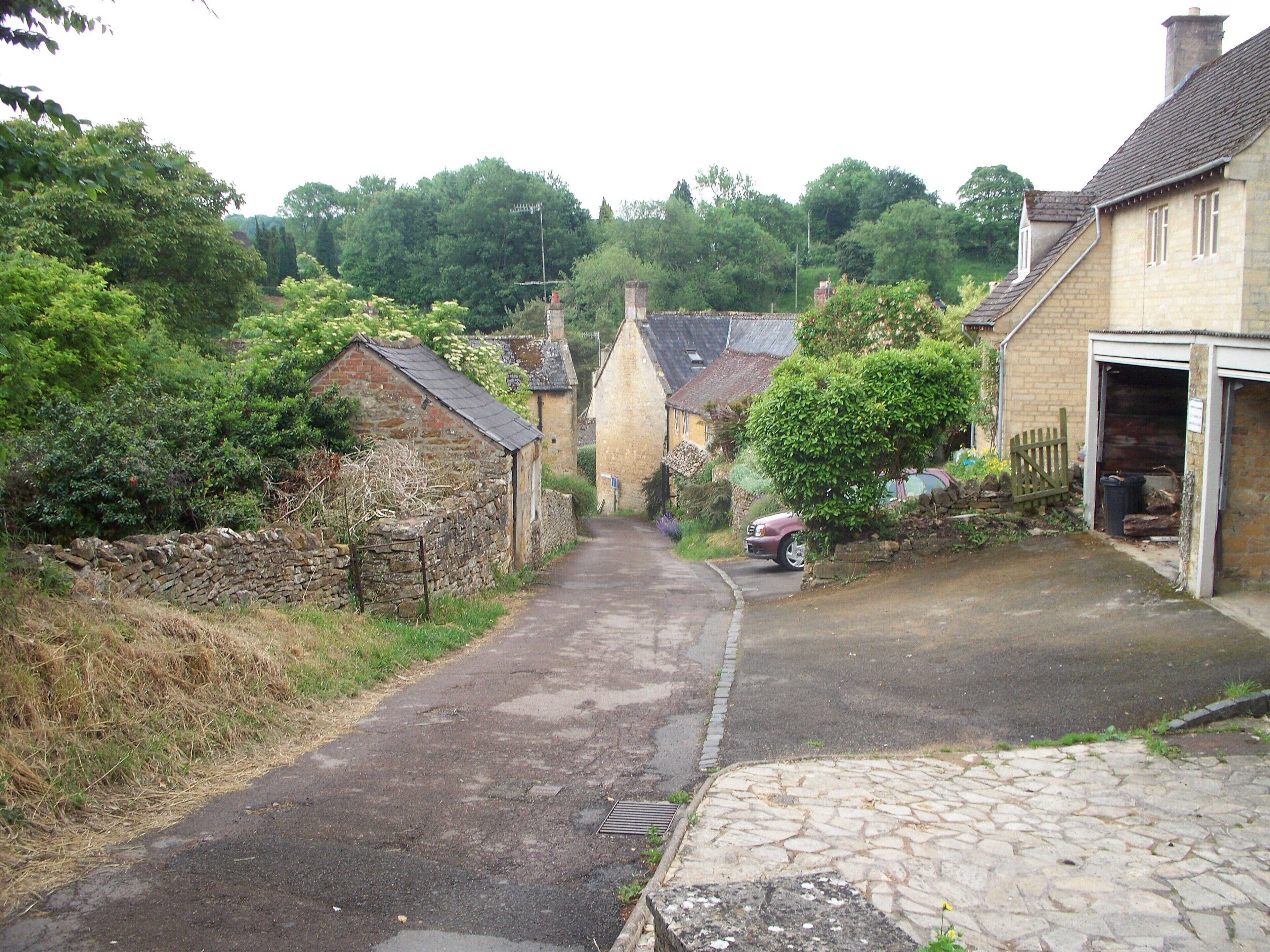 Day's Lane, Blockley. The bridleway ends as it passes into Day's Lane.