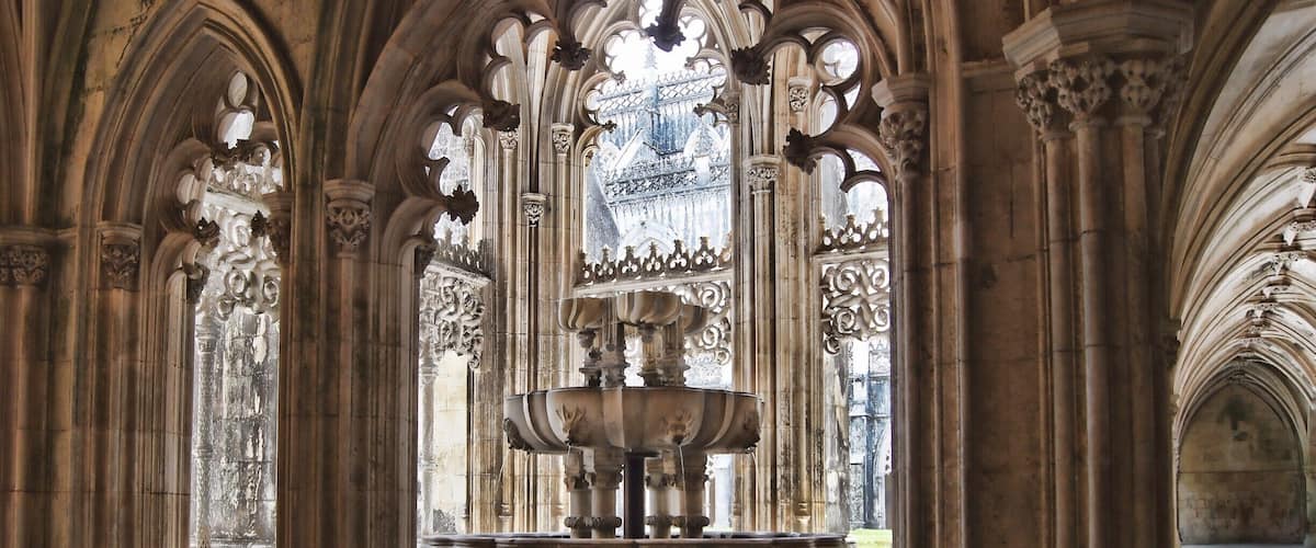 #BatalhaMonastery #Batalha #Portugal
O Mosteiro da Batalha é um convento Dominicano na região central de Portugal. Foi construído para comemorar a vitória na Batalha de Aljubarrota em 1385. É um belo exemplo da Arquitetura Gótica Tardia em Portugal entremeado com o Estilo Manuelino.
É Património Mundial pela UNESCO desde 1983.
