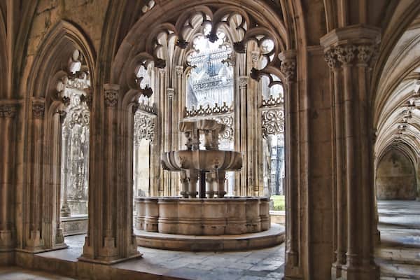 #BatalhaMonastery #Batalha #Portugal
O Mosteiro da Batalha Ă© um convento Dominicano na regiĂŁo central de Portugal. Foi construĂdo para comemorar a vitĂłria na Batalha de Aljubarrota em 1385. Ă um belo exemplo da Arquitetura GĂłtica Tardia em Portugal entremeado com o Estilo Manuelino.
Ă PatrimĂłnio Mundial pela UNESCO desde 1983.