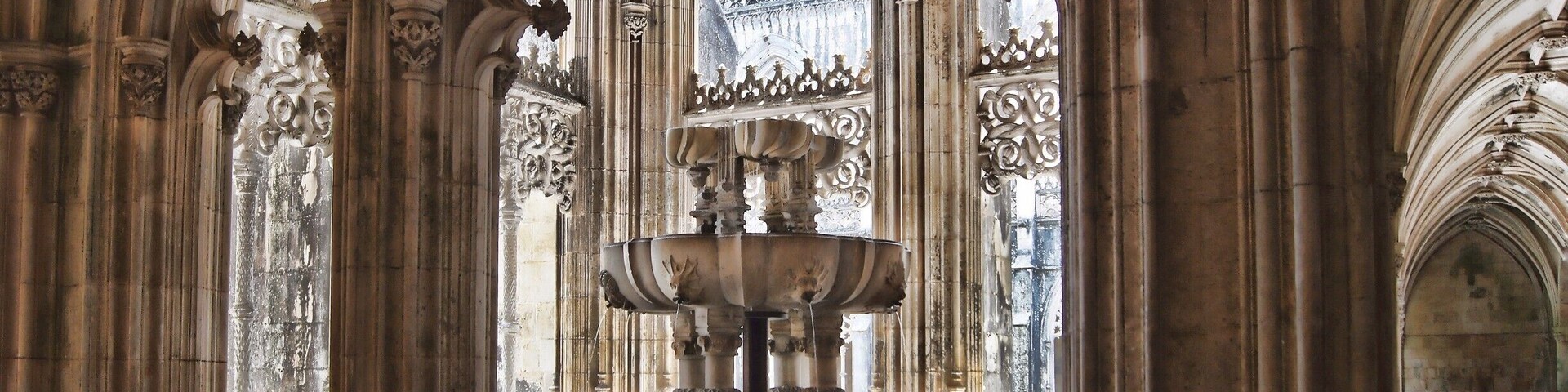 #BatalhaMonastery #Batalha #Portugal
O Mosteiro da Batalha Ă© um convento Dominicano na regiĂŁo central de Portugal. Foi construĂdo para comemorar a vitĂłria na Batalha de Aljubarrota em 1385. Ă um belo exemplo da Arquitetura GĂłtica Tardia em Portugal entremeado com o Estilo Manuelino.
Ă PatrimĂłnio Mundial pela UNESCO desde 1983.