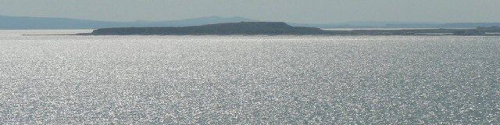 Hengistbury Head from Barton on Sea This view of Hengistbury Head was taken from Marine Parade East, Barton on Sea. The paraglider is far closer to Barton than to Hengistbury! Purbeck is in the distance.