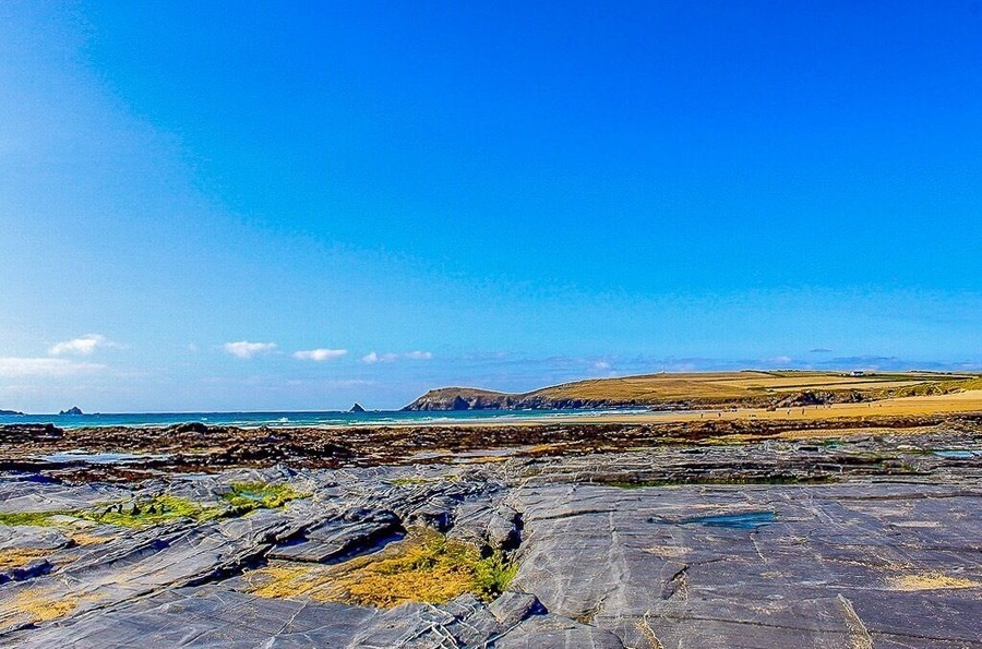 Excellent dog walking beach with toilets and plenty of bins as you walk down onto the beach.
