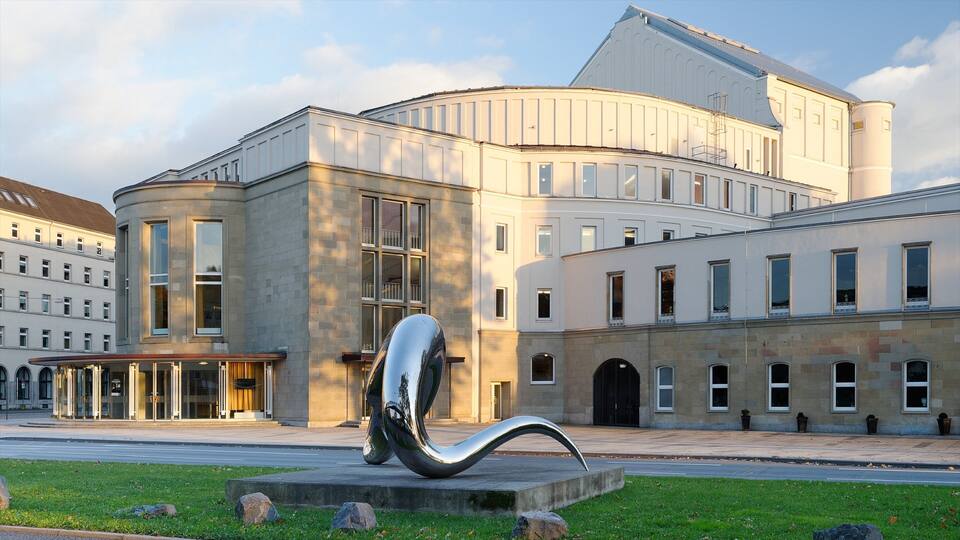 Wuppertal som visar en stad, utomhuskonst och stadsutsikter