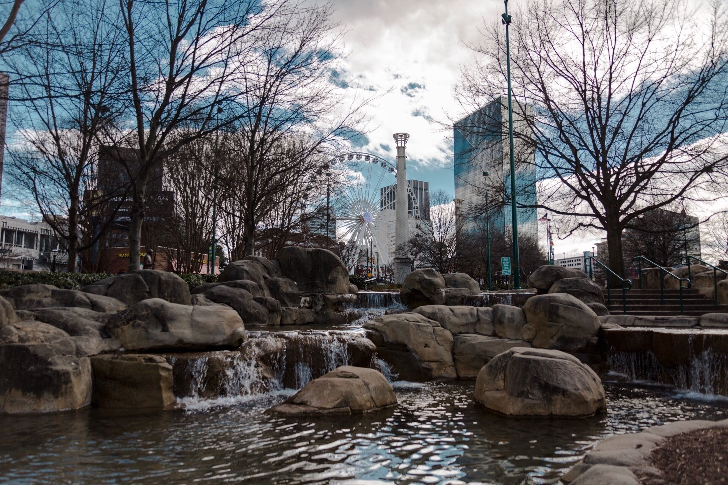 Scenic peaceful spot in the midst of all the action 😌

#atlanta #skyviewatlanta #downtownatl 