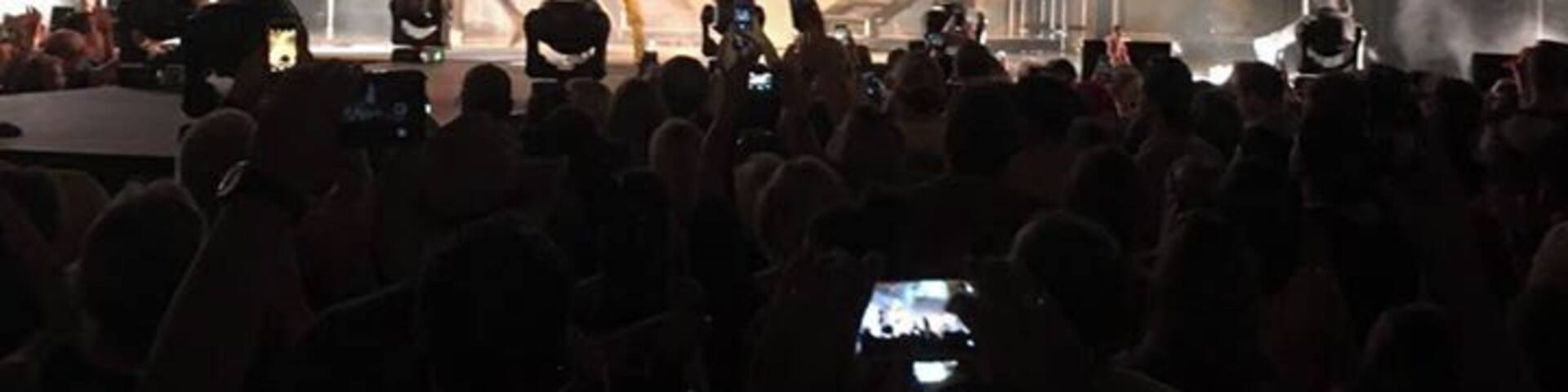 Dierks Bentley doing his thang