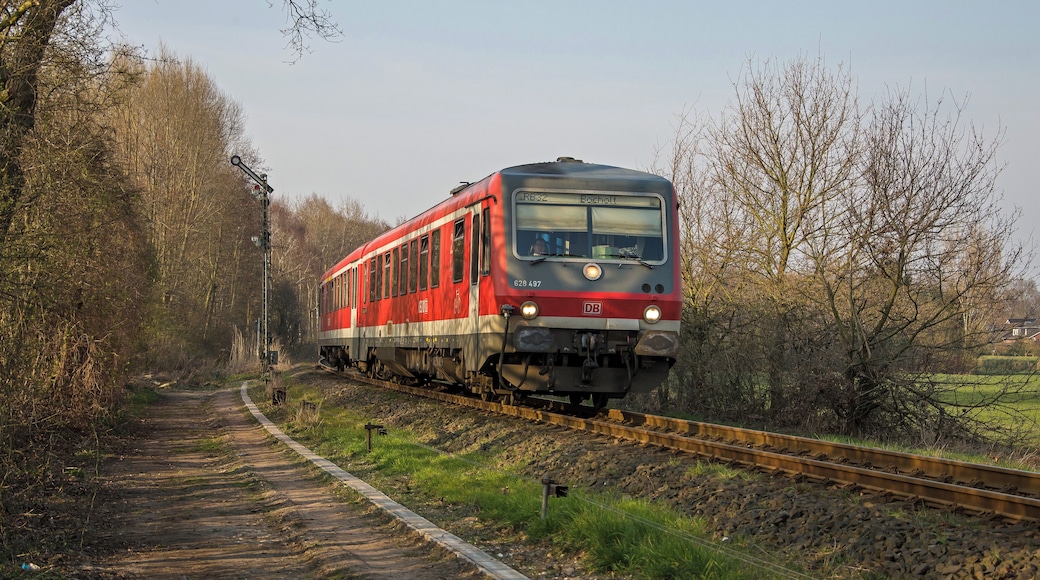 Als RB 32 rijdt DB treinstel 628 497 een uursdienst tussen Bocholt en Wesel. In de volksmond ook wel de Bocholter genoemd. De spoorlijn is nog voorzien van traditionele beveiliging.