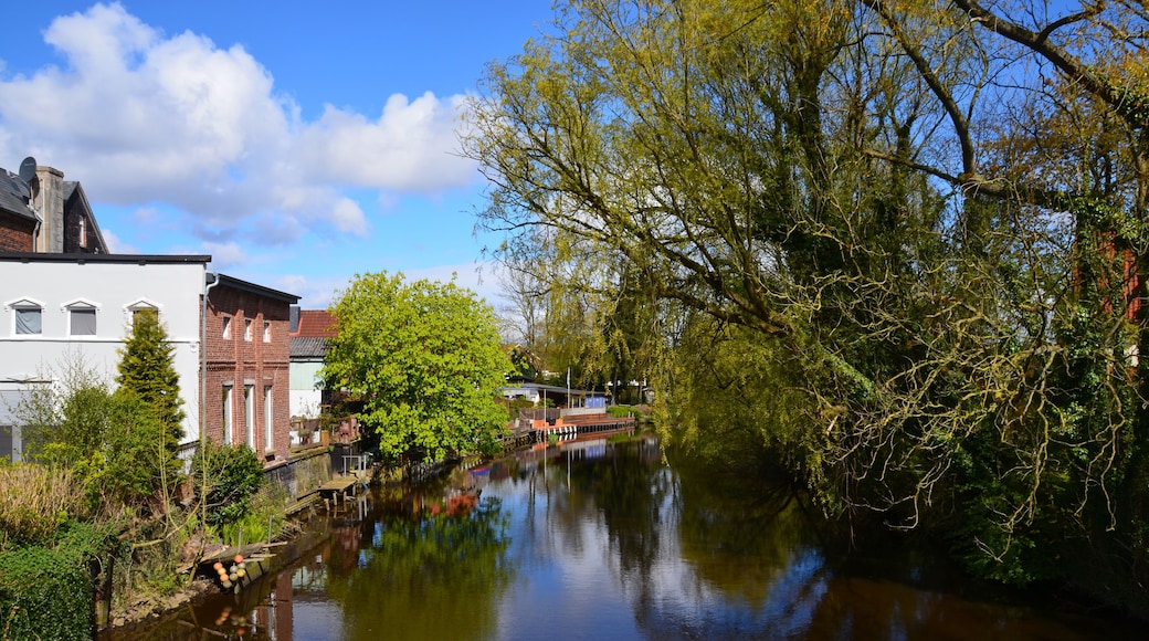 Die Medem in Otterndorf von der Brücke Stökergang, Blickrichtung in Fließrichtung