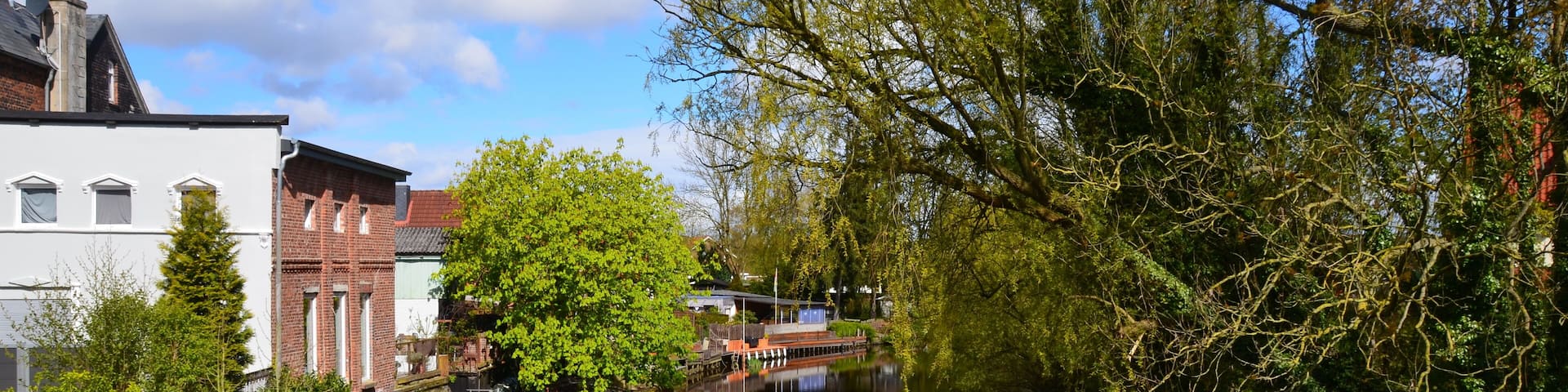 Die Medem in Otterndorf von der Brücke Stökergang, Blickrichtung in Fließrichtung