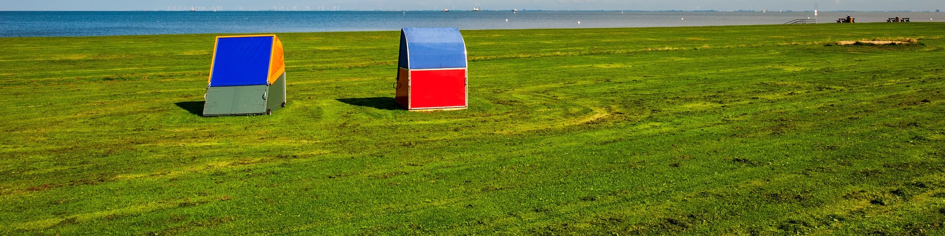 Moderne Strandkörbe Elbstrand bei Otterndorf,Kreis Cuxhaven,Niedersachsen,Deutschland