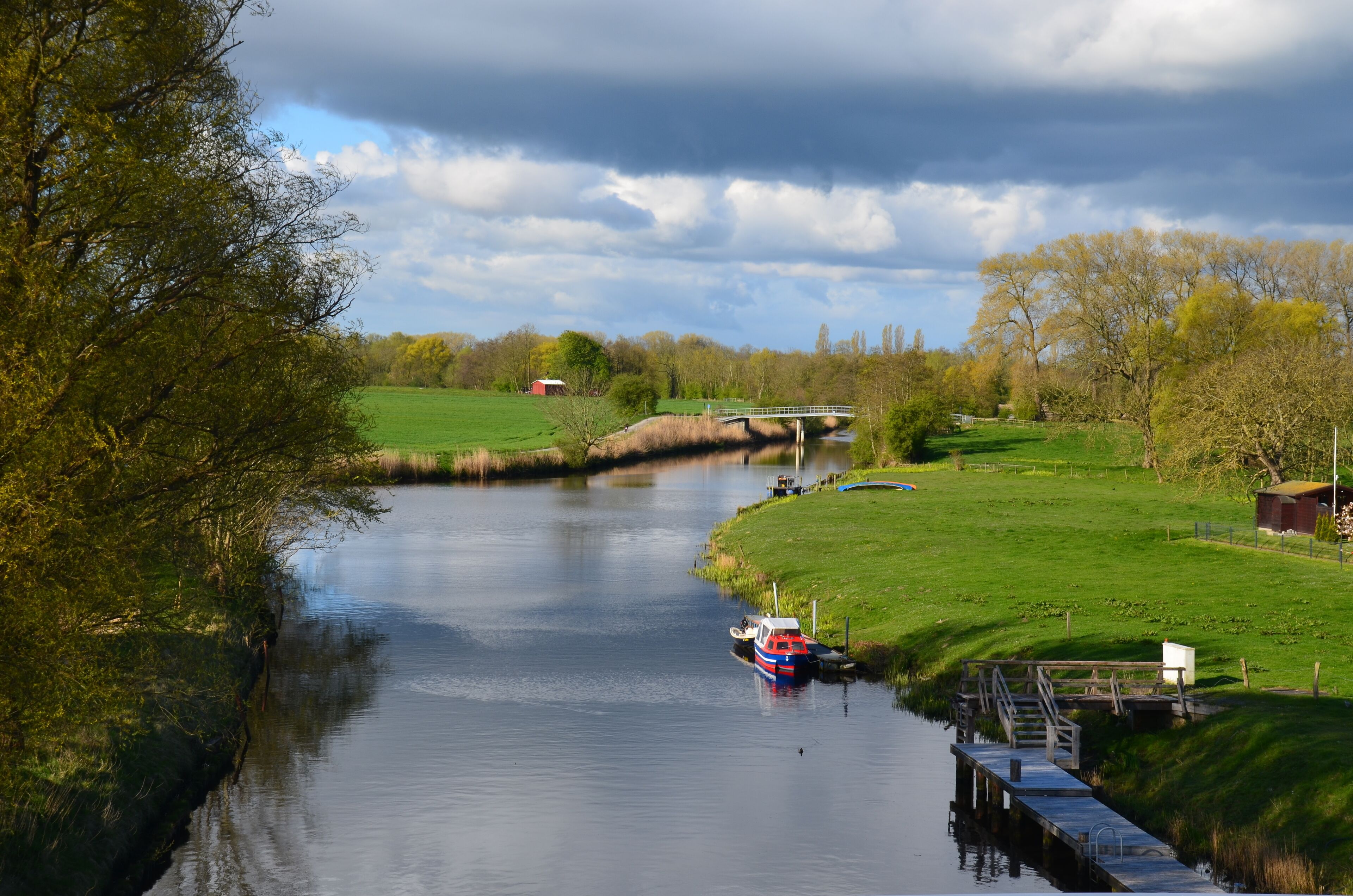 Die Medem in Otterndorf kurz vor dem Schöpfwerk, Blickrichtung entgegen Fließrichtung