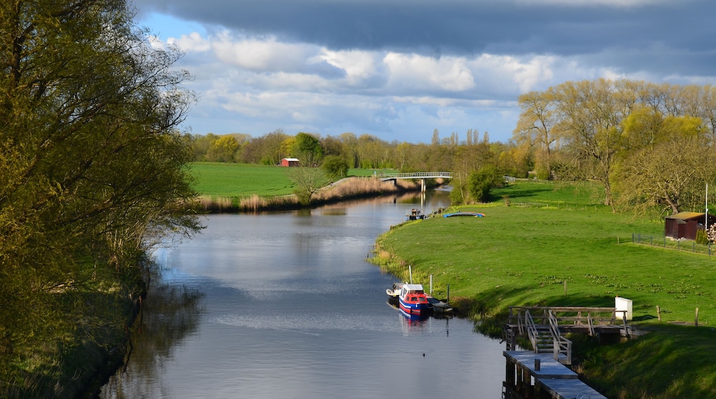 Die Medem in Otterndorf kurz vor dem Schöpfwerk, Blickrichtung entgegen Fließrichtung