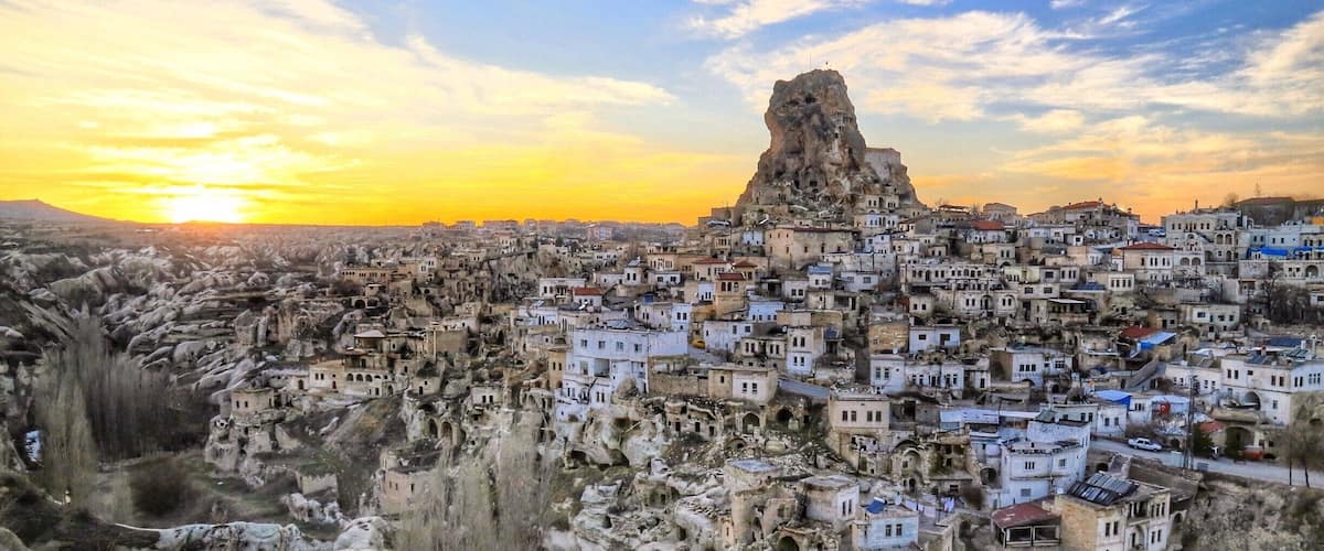 Cappadocia is unique place on earth. There is so many popular places for photographers but many of them dont go to Ortahisar and missing this spot which is amazing during the sunset. It makes you feel like you are in some fantastic movie.
#LifeAtExpedia
