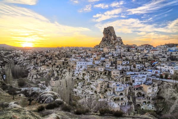 Cappadocia is unique place on earth. There is so many popular places for photographers but many of them dont go to Ortahisar and missing this spot which is amazing during the sunset. It makes you feel like you are in some fantastic movie.
#LifeAtExpedia