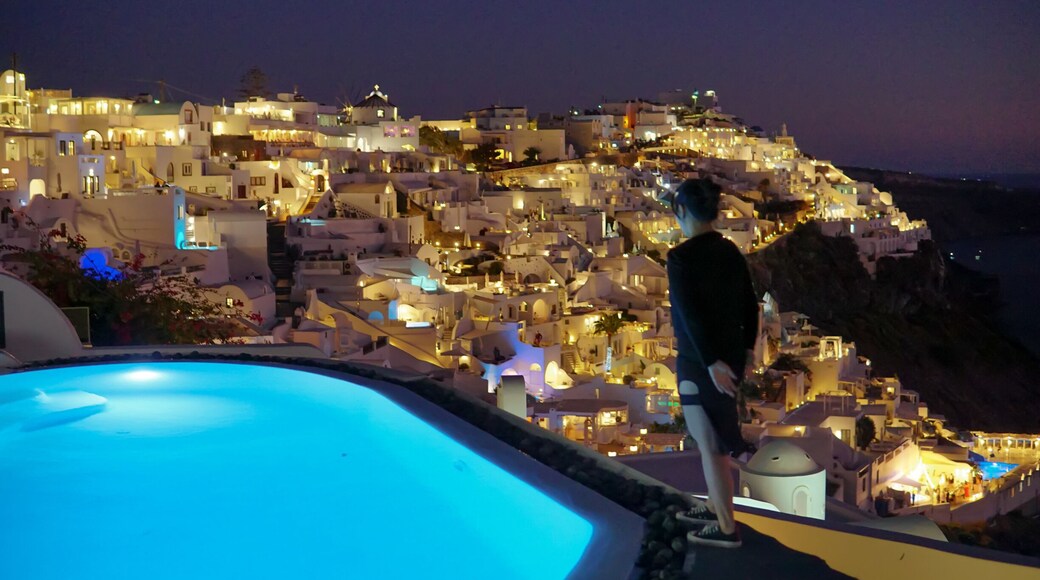 Fira at night