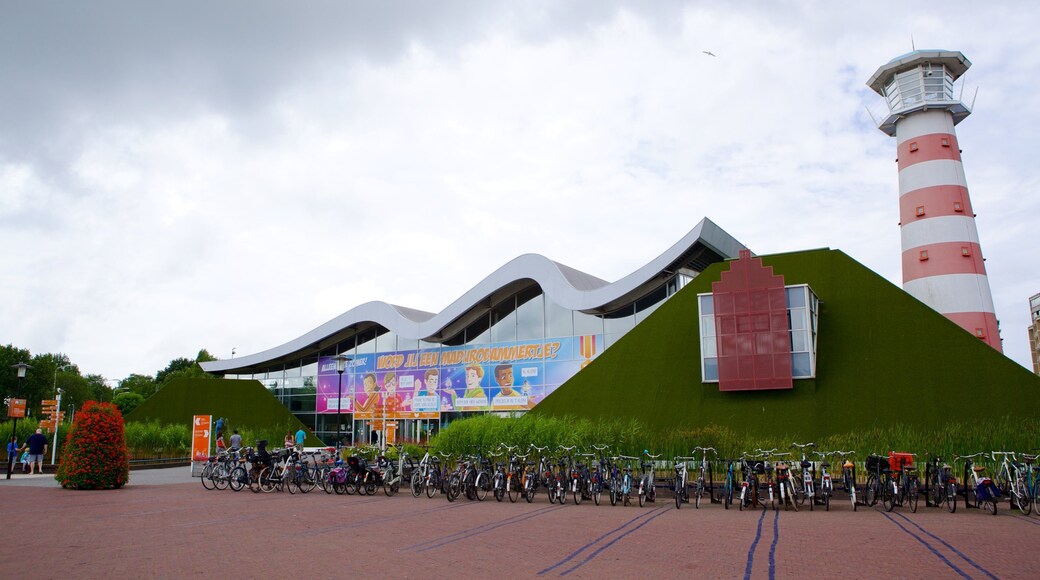 Scheveningen which includes a lighthouse