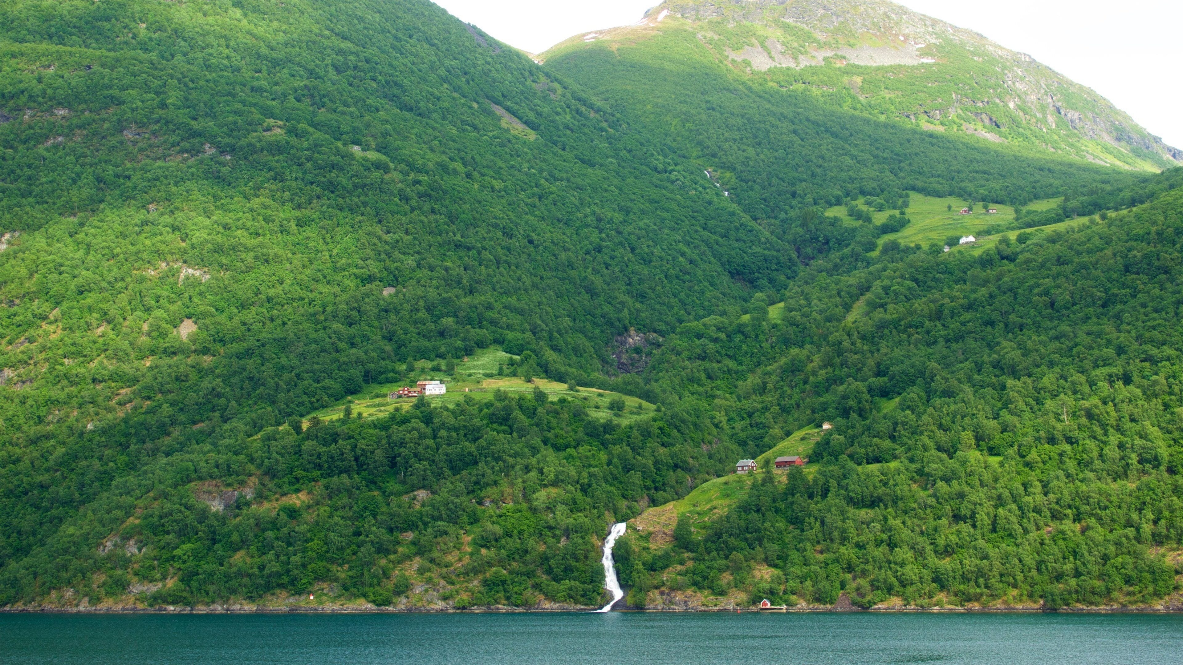 ガイランゲル どの含み 段滝, 山々 と 河あるいは小川