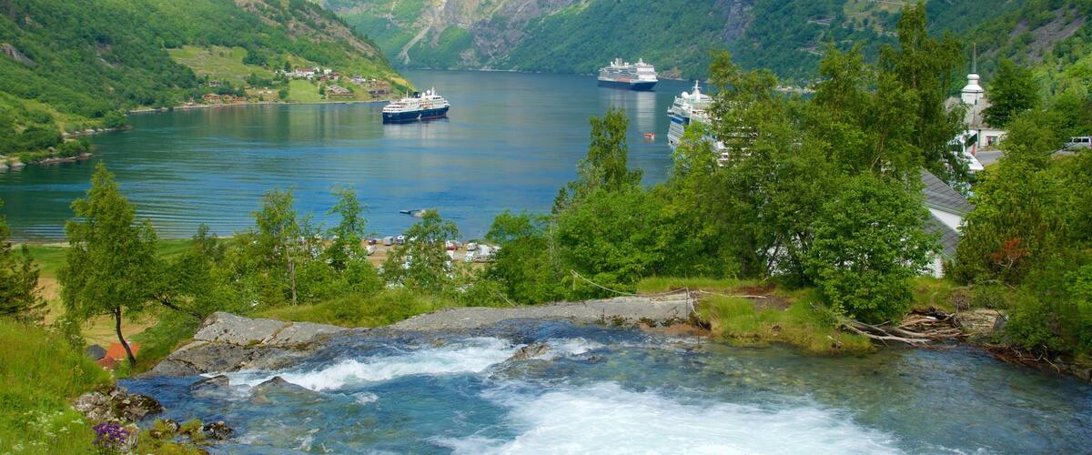 Geiranger que incluye un río o arroyo