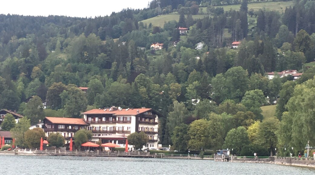 #ExpediaCares
Lake Schliersee
A lake formed by melting glaciers in the last ice Age!