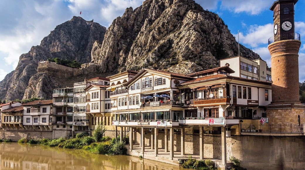 Beautiful city in Central Turkey with lots of things to see. Clock Tower, nice riverbank, mosque, tombs of kings and on the top rock above city is the big fort called Amasya Kalesi. Very recommended stopover for one or two days.
#turkey #amasya #architecture