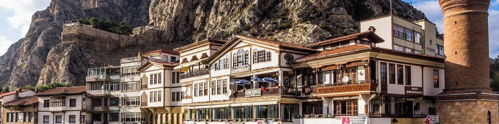 Beautiful city in Central Turkey with lots of things to see. Clock Tower, nice riverbank, mosque, tombs of kings and on the top rock above city is the big fort called Amasya Kalesi. Very recommended stopover for one or two days.
#turkey #amasya #architecture
