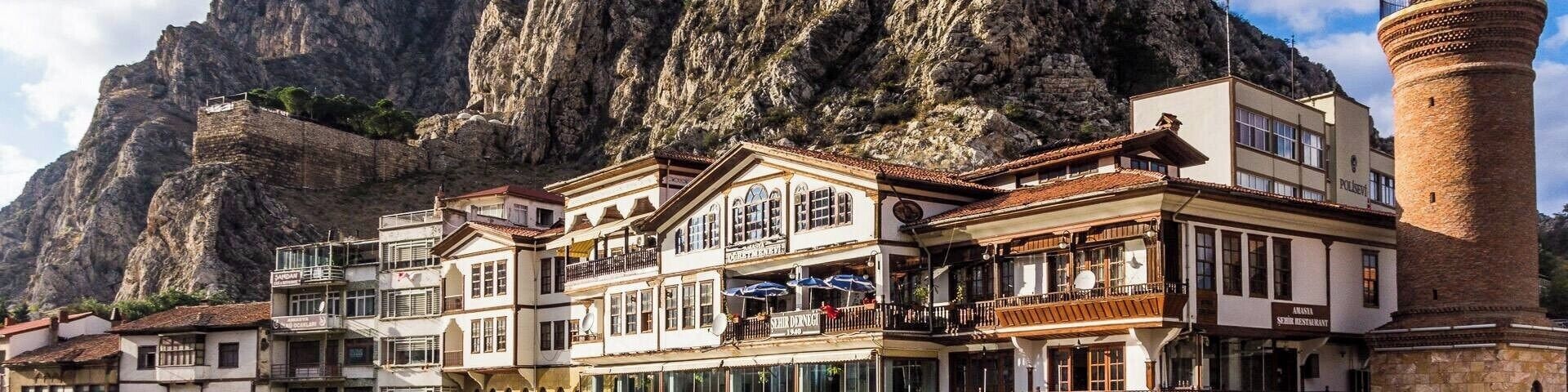 Beautiful city in Central Turkey with lots of things to see. Clock Tower, nice riverbank, mosque, tombs of kings and on the top rock above city is the big fort called Amasya Kalesi. Very recommended stopover for one or two days.
#turkey #amasya #architecture
