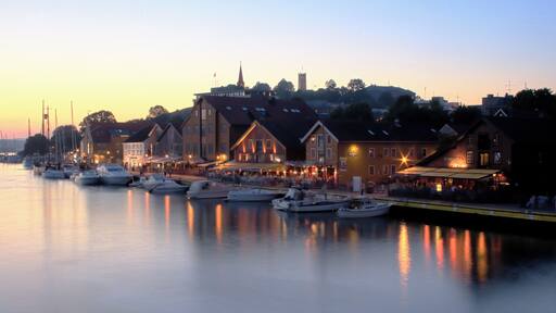 Tonsberg is one of the most popular Norwegian cities to spend the summer vacation. The harbor (Brygga) is full of restaurants and bars making it the perfect place to spend the long bright Norwegian su