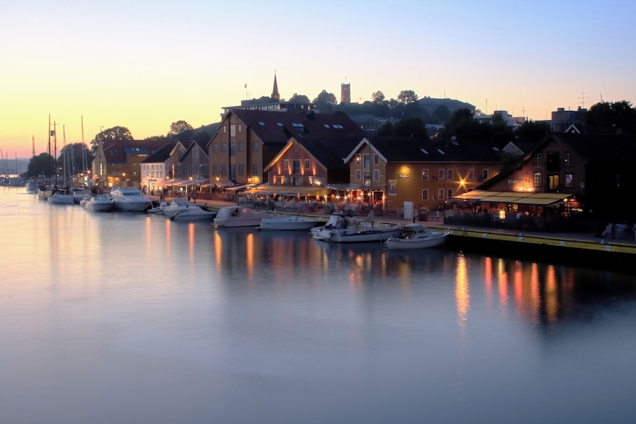 Tonsberg is one of the most popular Norwegian cities to spend the summer vacation. The harbor (Brygga) is full of restaurants and bars making it the perfect place to spend the long bright Norwegian su