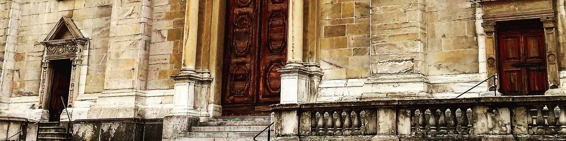 The 🕍🕍 Church of San Peter, Paul & Stephen. Bellinzona 🇨🇭
Deserted Sunday streets and a pleasantly chilly breeze greeted me as I stepped out to explore a not so far off North of Switzerland 🇨🇭 from where I was stationed. Summer brings vacations and businesses are usually out, taking it easy. After the exciting train 🚆 ride, this city presented itself as a host of not one but three castles. As I walked down the empty streets, the first Piazza or square had this mammoth structure with a brilliant facade up front. If one follows the structure it leads to a tall Bell tower where an hourly tolling breaks the silent monotony of the land. The Piazza had shops where you could buy chocolates, water and newspapers! The castles were still way ahead and I couldn't invest more time here. A couple of clicks 📷 later, I joined my peers in search of Castlegrande 🏰
#travelmemories #travelagain #travelphoto #travelphotography #travel #travels #travelblog #travelblogger #travelbloggers #blog #blogger #travellife #travellers #history #blogged #bloggerstyle #l4l #instafollow #tagforlikes #explore #explorer #wanderer #wanderlust #bestplacetobe #switzerlandpictures #switzerland🇨🇭