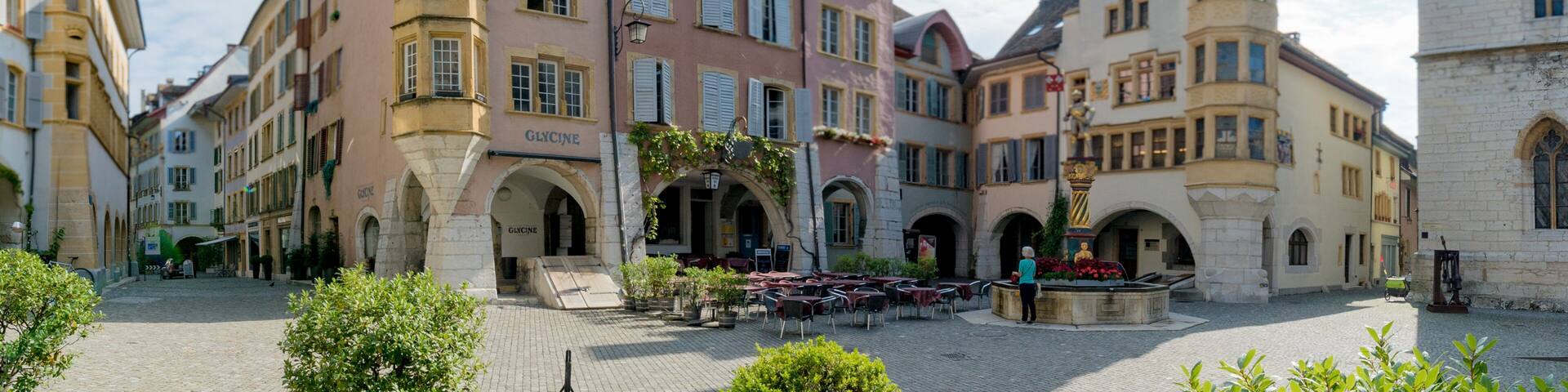 view of the Ring Square and the Vennerbrunnen Fountain in the historic old town of Biel