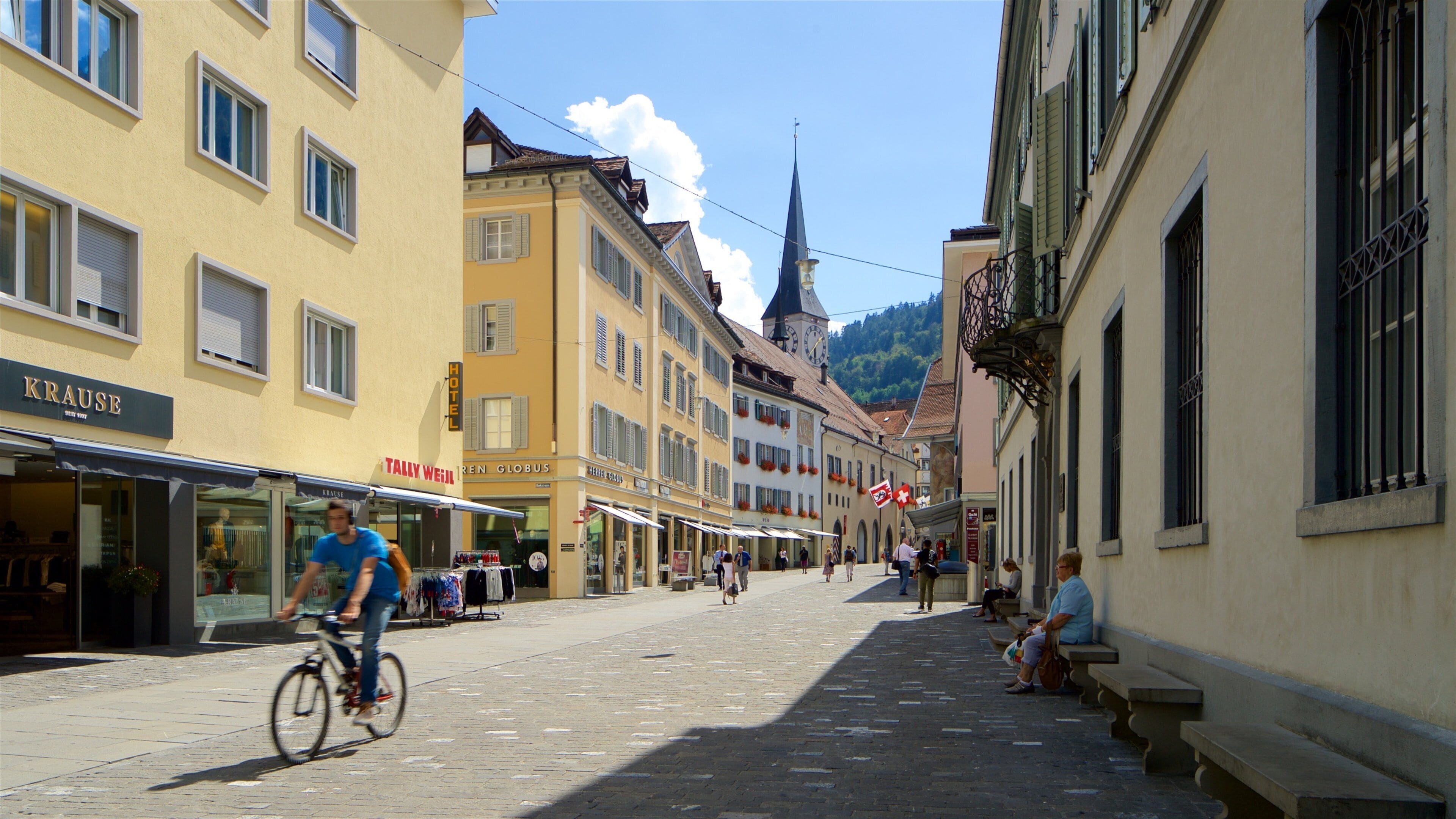 Chur showing street scenes