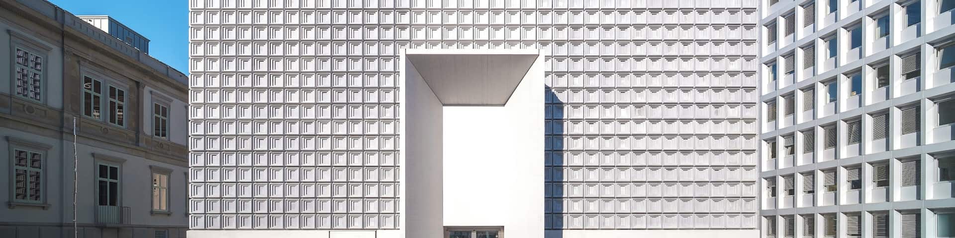 The new extension building of the Bündner Kunstmuseum in Chur is designed by Barozzi / Veiga and was completed in 2016