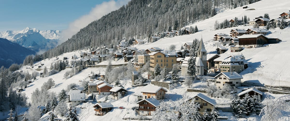 Davos which includes mountains, snow and a small town or village