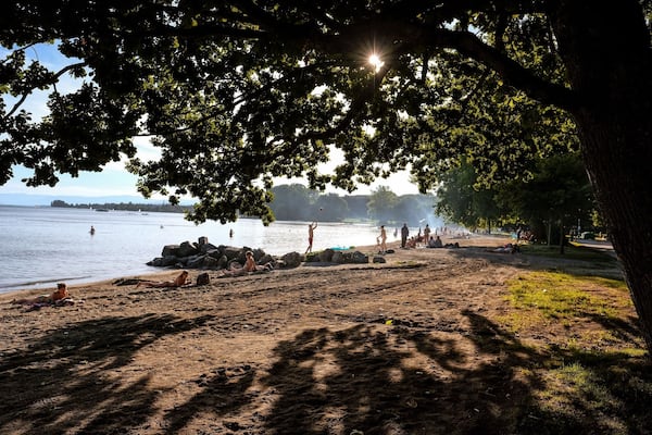 Vidy beach, on Lake Geneva, is located just minutes from downtown Lausanne. All services are nearby, from BBQ spots to beach volleyball, basketball etc. Thereâs also an adjacent campground and a youth hostel is about a 5min walk.
Very relaxing atmosphere. #beachtips #LikeALocal