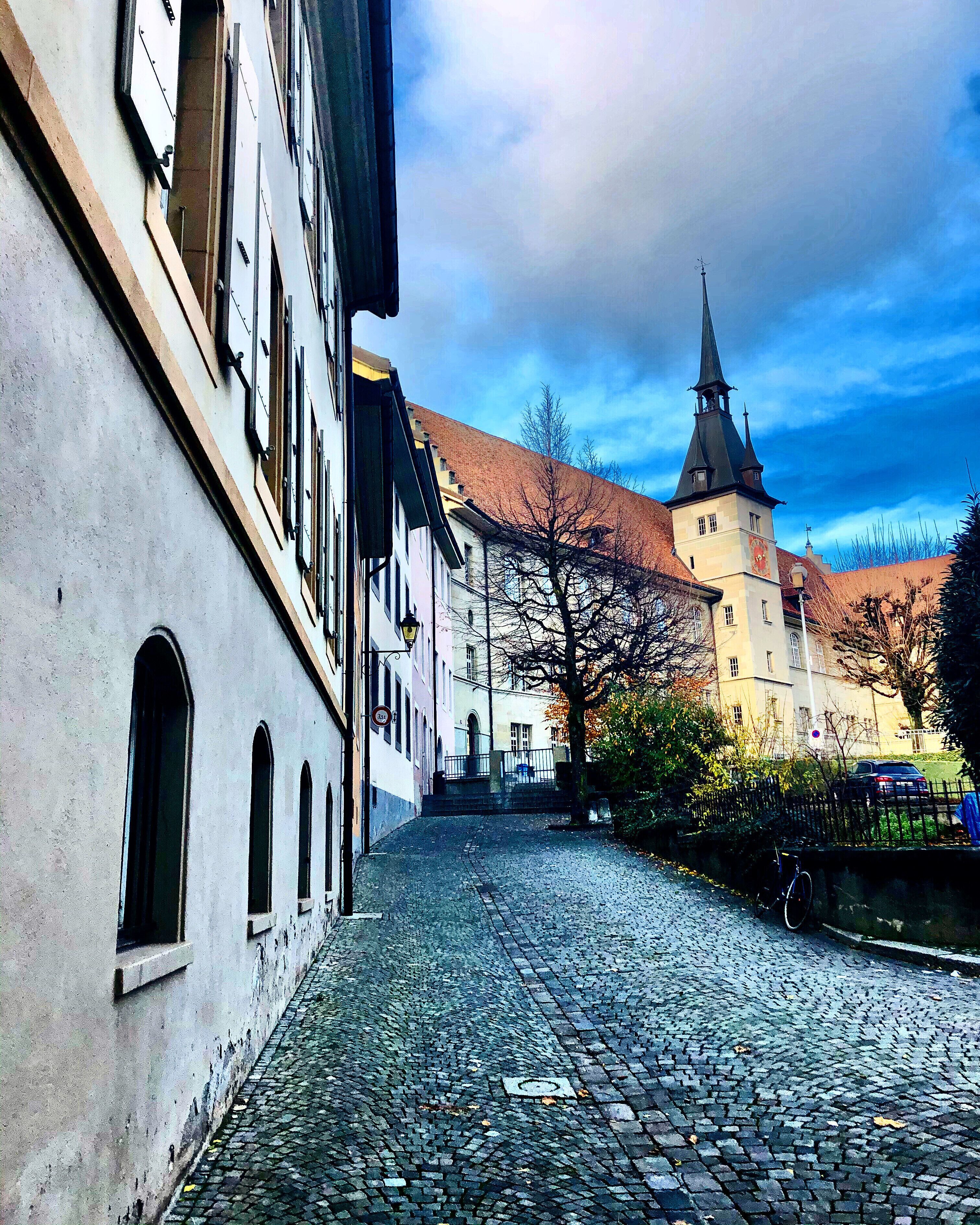 Charming Lausanne.

#architecture #trovember