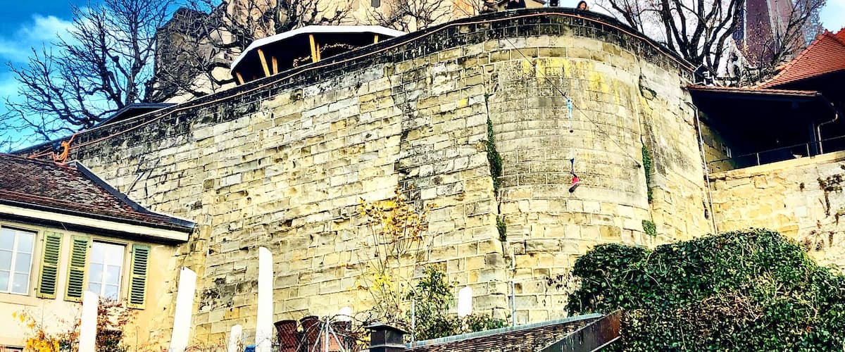 Enjoying a Saturday afternoon in Lausanne.
#switzerland #architecture #trovember