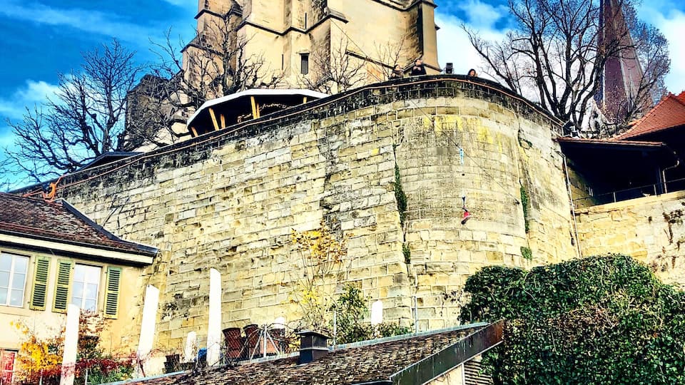 Enjoying a Saturday afternoon in Lausanne.
#switzerland #architecture #trovember