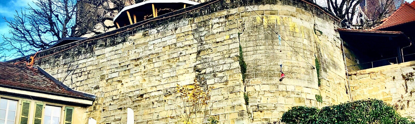 Enjoying a Saturday afternoon in Lausanne.
#switzerland #architecture #trovember