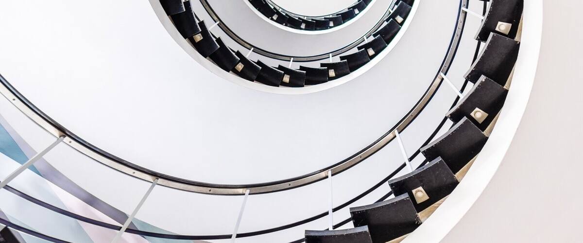 Amazing spiral staircase inside the building of the “La Vaudoise Assurances”. The building was finished in the early 1950s and includes several interesting artworks. #architecture #troveontuesday