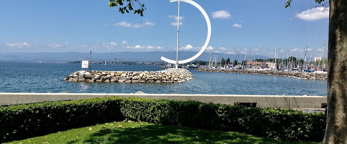 Stunning "weather vane" sculpture indicating the wind direction at the harbour entrance.