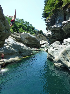 Pretty canyon with great cliffs to jump off and tan.