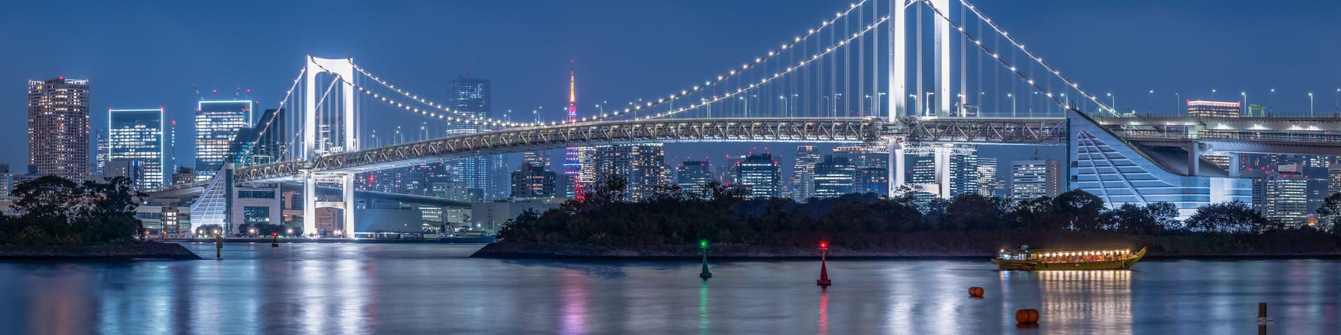 Rainbow Bridge panorama at night, Odaiba, Tokyo, Japan