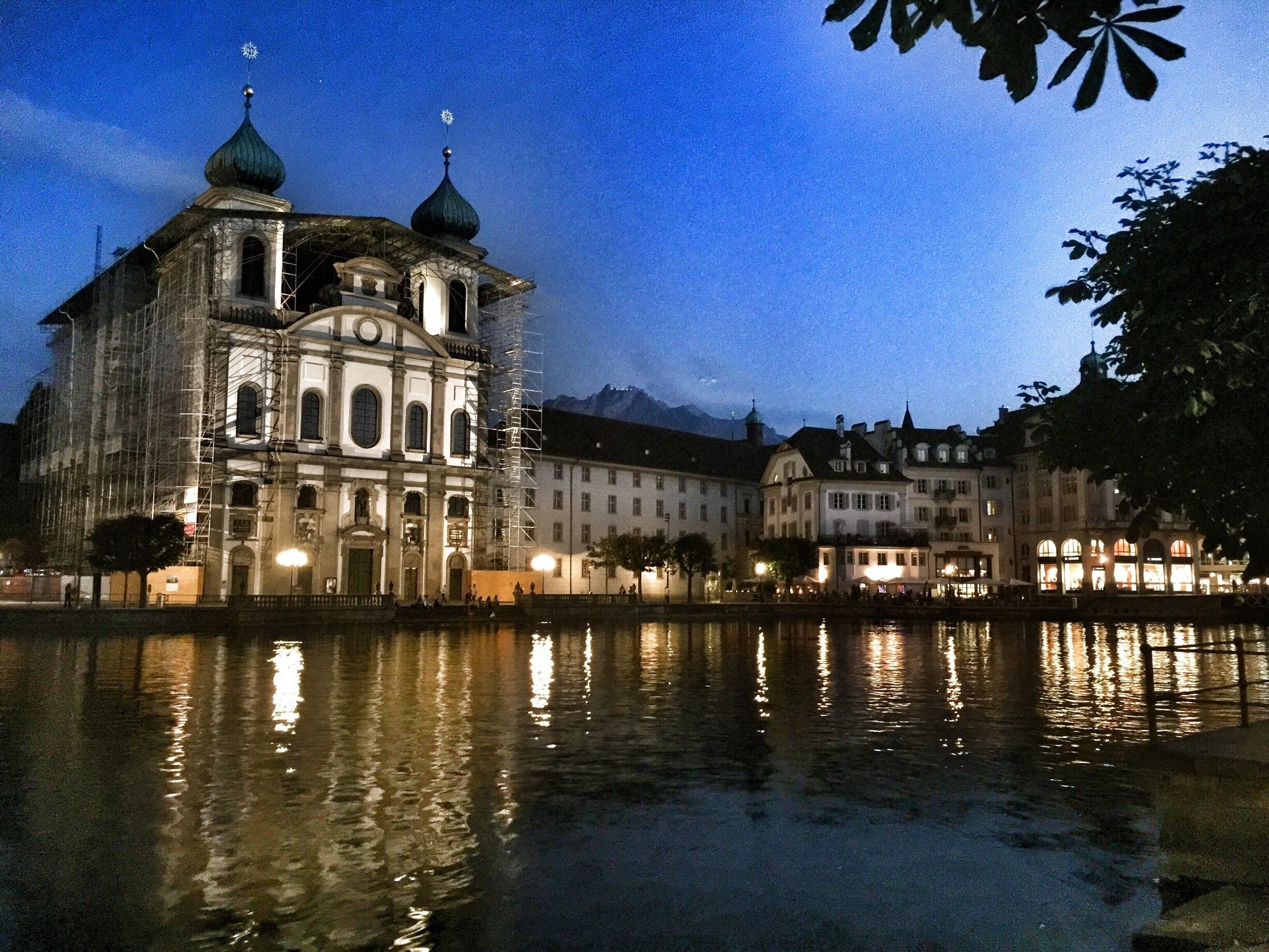 Due to its location on the shore of Lake Lucerne (der Vierwaldstättersee), within sight of Mount Pilatus and Rigi in the Swiss Alps, Lucerne has long been a great destination for tourists.