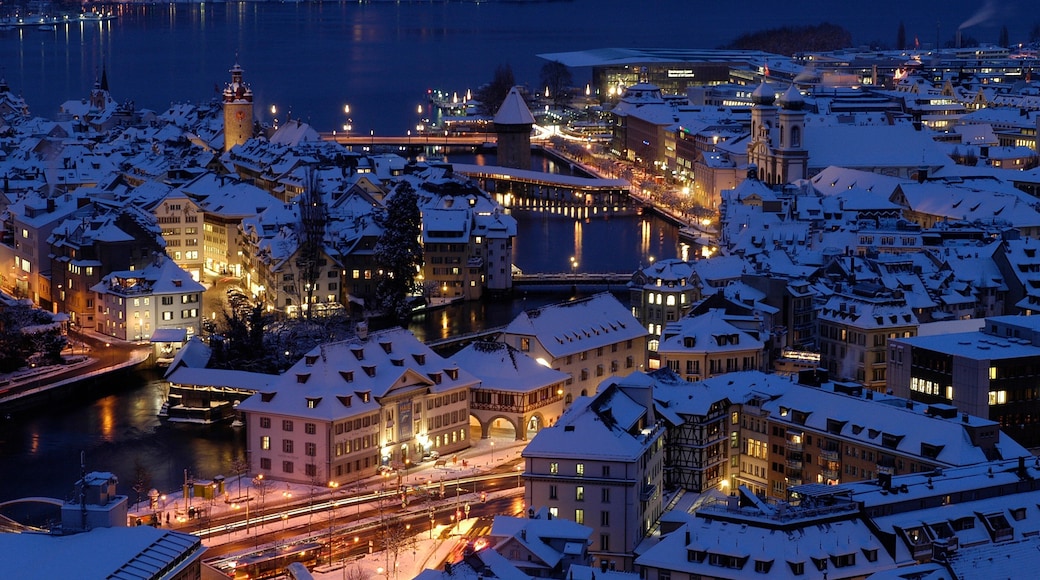 Luzern bevat nachtleven, een meer of poel en een rivier of beek