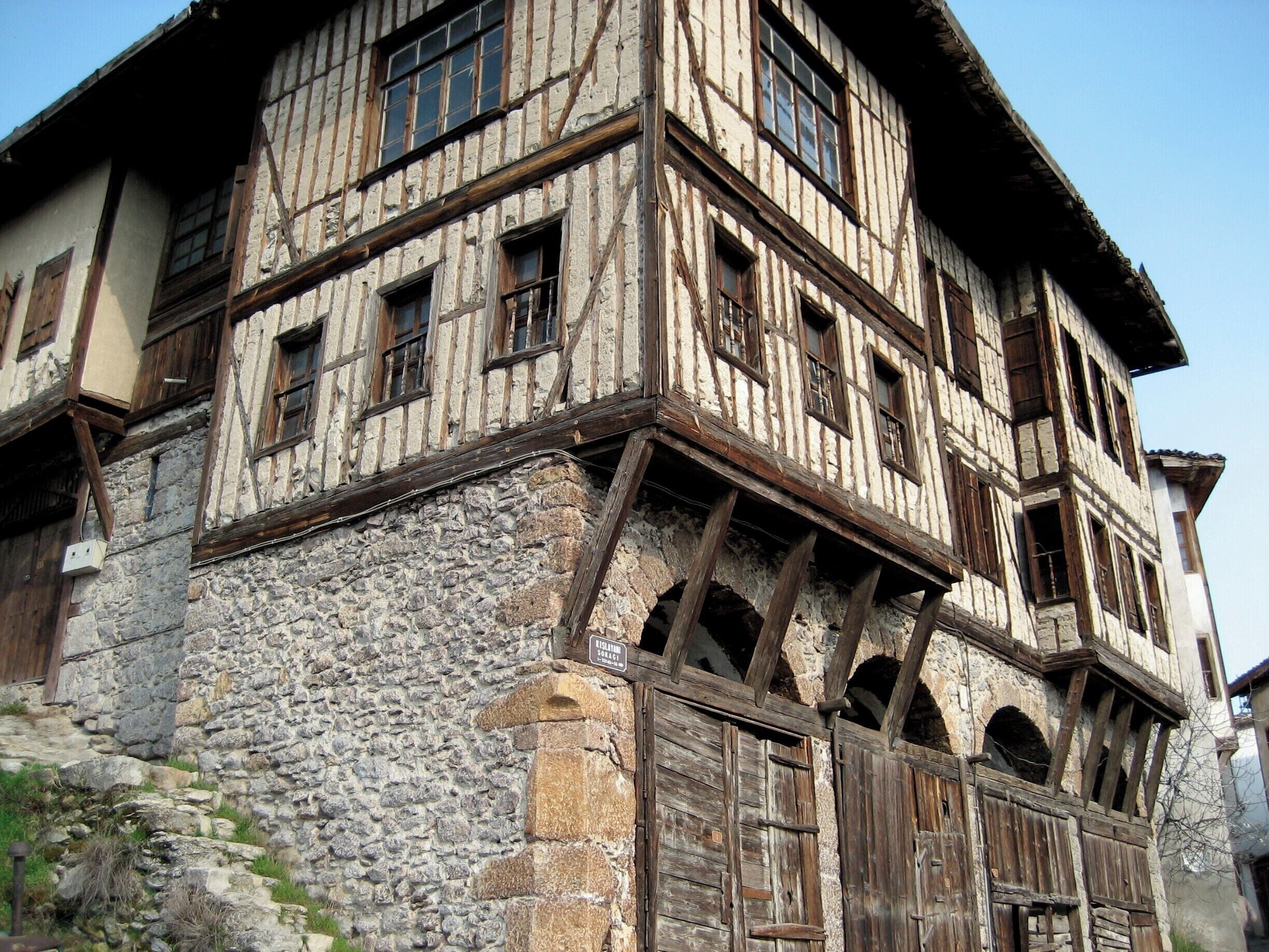 This is a traditional Ottoman house. Note the way the second floor sticks out over the ground floor. The bolu means plenty. They grow saffron in the nearby fields. Turkish town names are often wonderfully made up of words that convey an image.
#Architecture