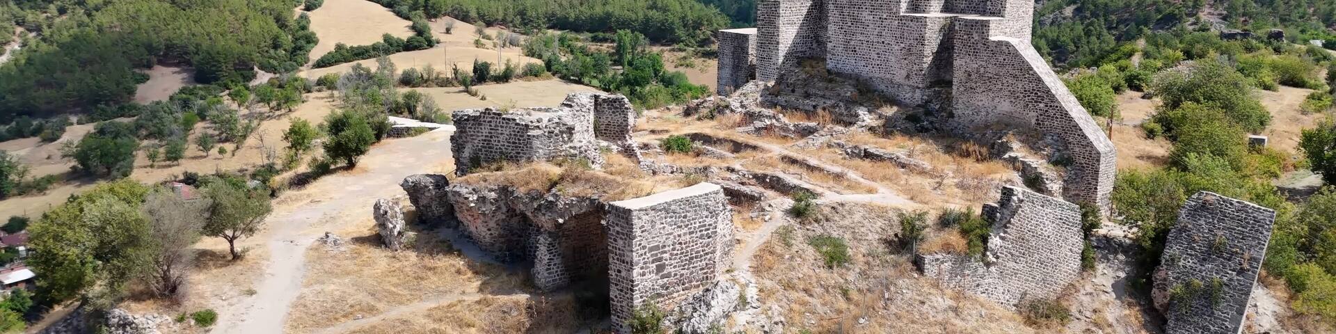 Niksar Castle, locally known as Niksar Kalesi, lies in the city of the same name, in the province of Tokat in Turkey.