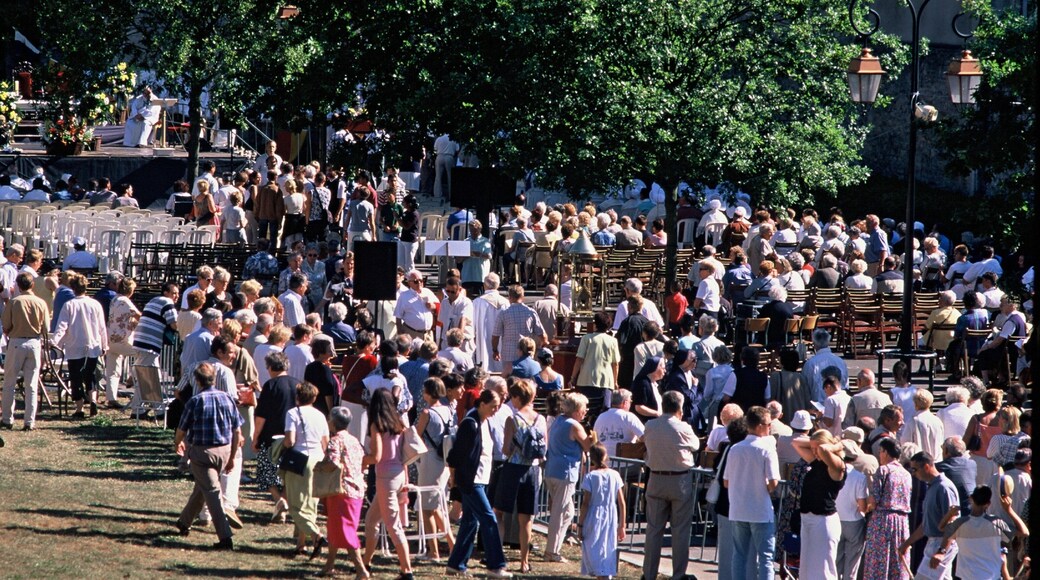 Lisieux which includes performance art as well as a large group of people
