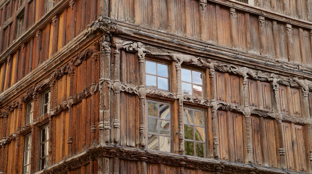 Mâcon which includes heritage elements